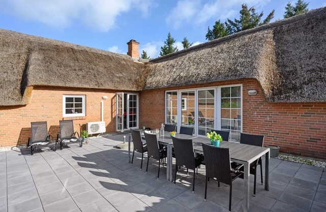 Fantastic pool house on the North Sea coast in a nature reserve for 3-4 families