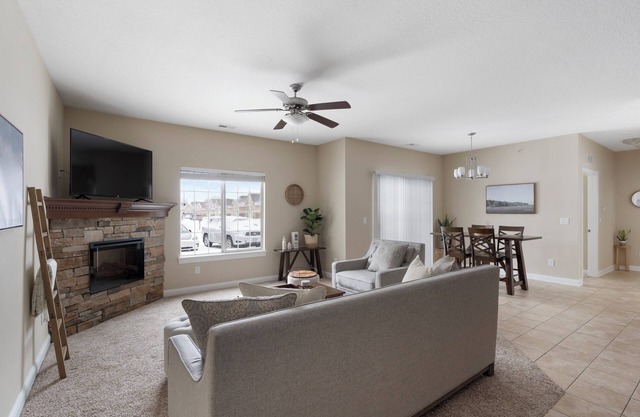 Fantastic Safe w/Amenities 2.5 Bath Private Garage