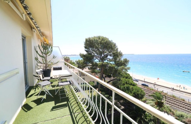Fantastic sea view for this 2 bedroom up to 6 people 327