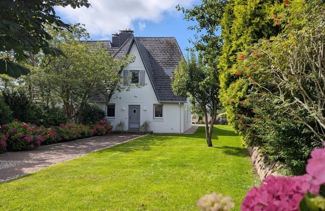 We welcome you to this charming half of the house with a phenomenal view of the