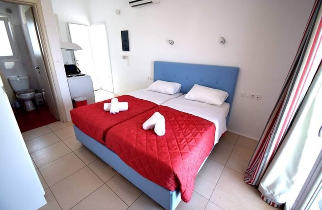 Fantastic studio apartment for 2 people with kitchen and balcony with a view.