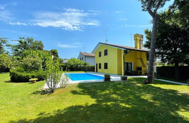 Fantástica Villa con piscina para 7 personas en Albarella