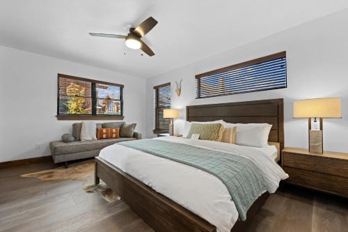 Fantastic Views Two Large Patios Private Jacuzzi and Indoor Outdoor Fireplace