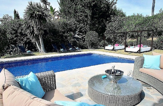Increíble villa 10 dormitorios con piscina climatizada cerca playa! Wifi gratis