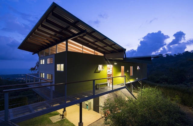 Vista fantástica de la cola de ballena, villa privada y moderna con piscina y acceso al río