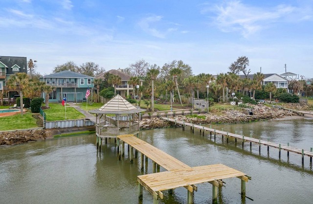 Far Far A-Bay| BeachBox | Bay