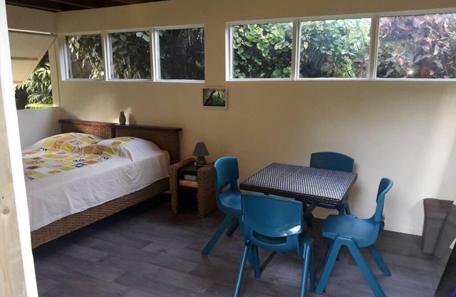 Fare Totara, jardin verdoyant