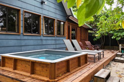 Fare Vainina beach house