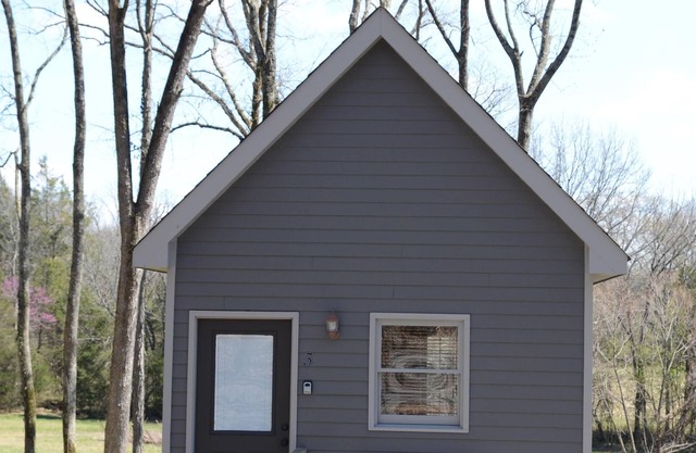 Cozy Cabin, 140 Acre Farm, capacidad para 4, cerca de Nashville, Bodas / Eventos Bienvenido