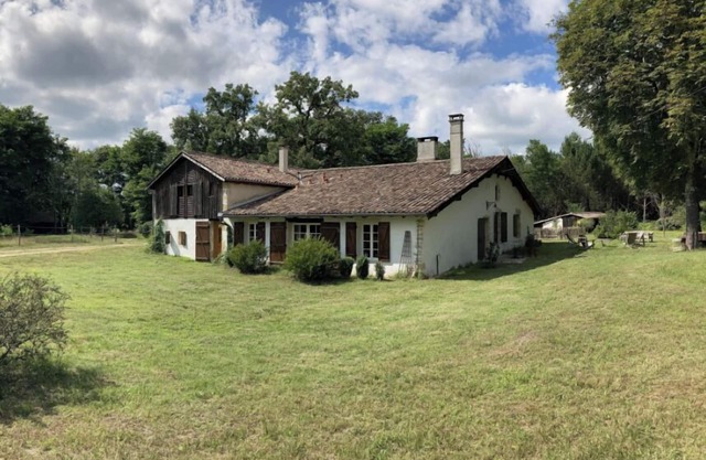 Authentic Bazadaise farmhouse, tastefully restored in the heart of the Landes forest.