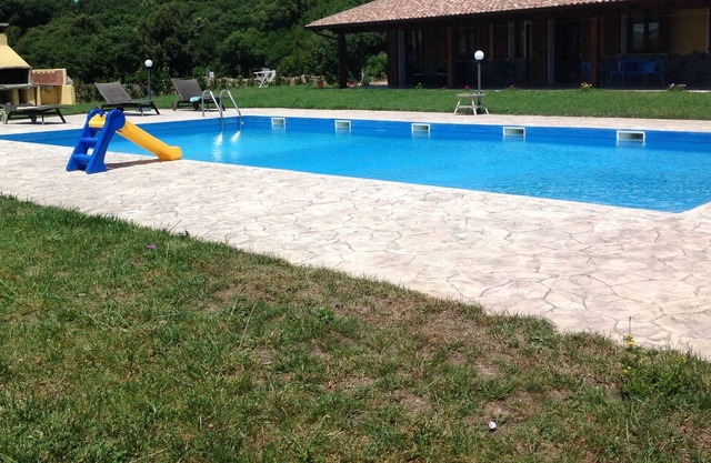 Agroturismo "Sa Raighina casa izquierda" con gran piscina compartida