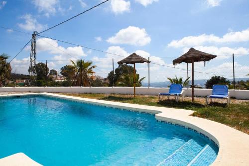 Farm house (cortijo) con piscina, vistas al mar y montaña