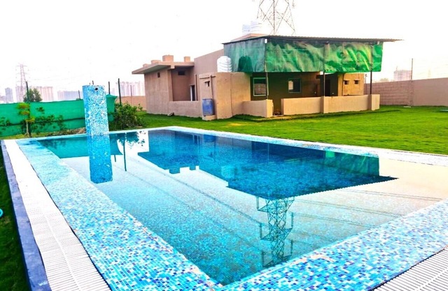 FARM HOUSE FOR BIRTHDAY PARTY