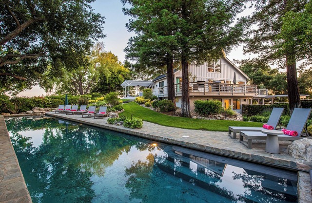 Farm House on private 17 ac. w/pool & tennis court