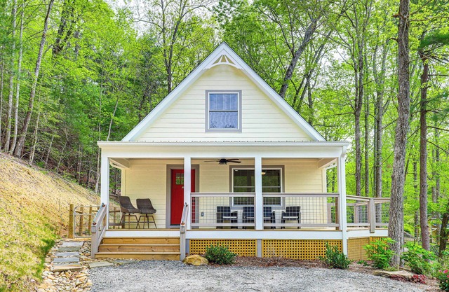 Farm On-Site: Mtn-View Cottage in Hendersonville!
