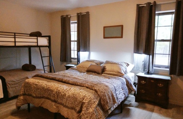 Farm Retreat w/ 2 houses-Cabin & Farmhouse- 6 Bedrooms 3 Baths on 50 acres