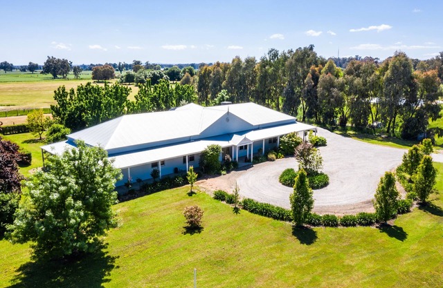 Farm Stay at the Gateway to the King Valley Wine District