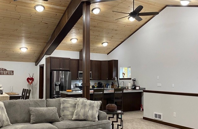 Farm Stay with your Horse! Upstairs Loft for you, updated Barn for your horse!