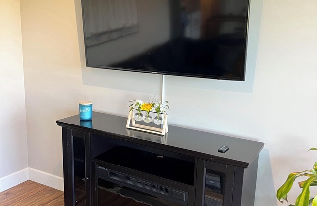 Farm suite stay, close to all amenities! LEC, T-Bird, Fort Langley, Trinity.