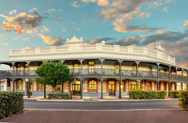 Farmers Home Hotel