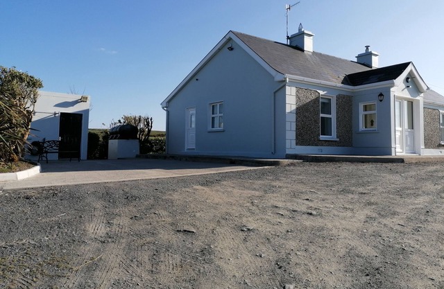 Farmhouse on the Wild Atlantic Way 5 km from Lahinch and Miltown Malbay Co Clare
