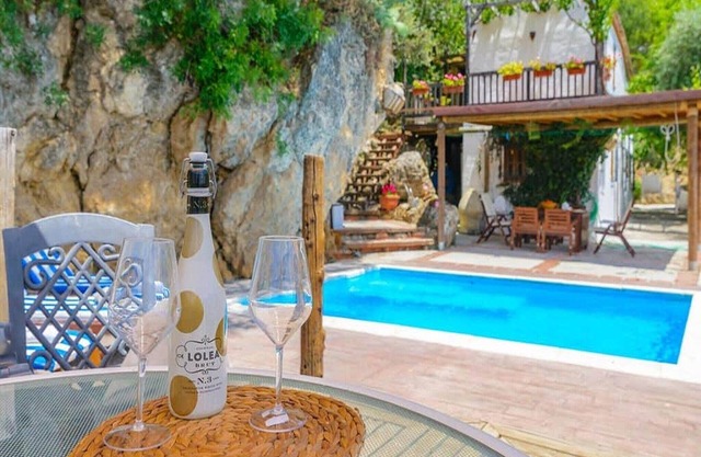 Casa rural junto al río en Algarinejo