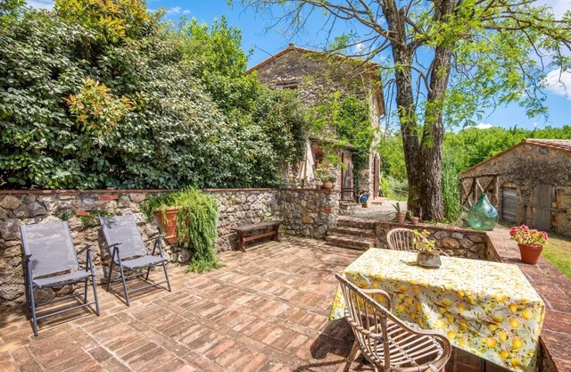 Casa rural 'Casa Stella' con con piscina Infinity de agua salada compartida, terraza privada y Wi-Fi