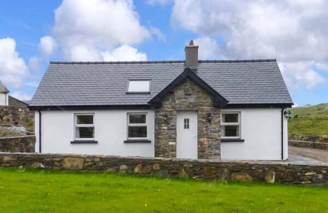 FARMHOUSE, family friendly in Lisdoonvarna, County Clare