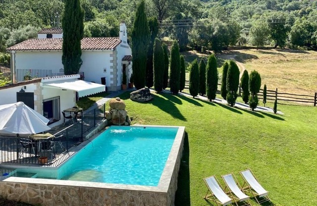 Casa Rural en finca de 7 hm²n el Valle del Tiétar con pisicina privada y WIFI
