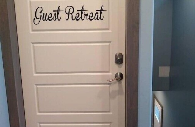 Farmhouse Guest Retreat w/huge jetted tub for 2