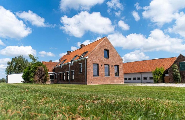 Farmhouse Hoeve Den Ast 5 separate bedrooms with bathrooms