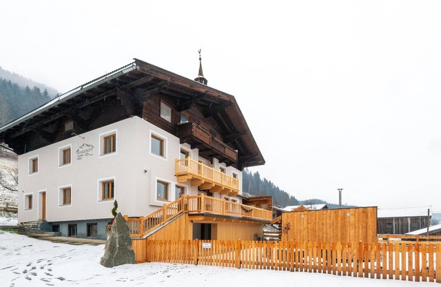 Casa rural en Bramberg con estanque natural