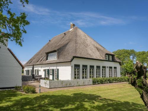 Farmhouse in De Cocksdorp near Beach