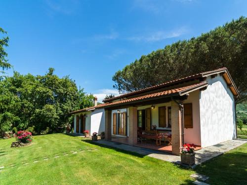 Farmhouse in Tuscany with Panoramic Pool
