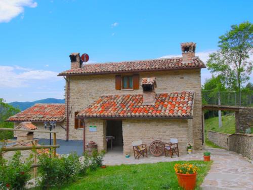 Farmhouse in Marche with Pool and Views