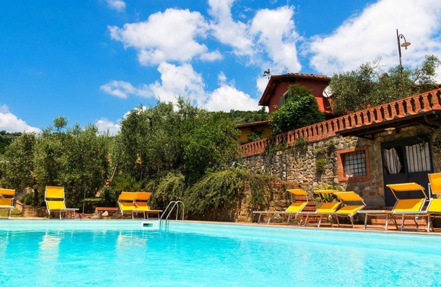 Esta casa rural admite mascotas, situada en Montecatini, Terme con piscina