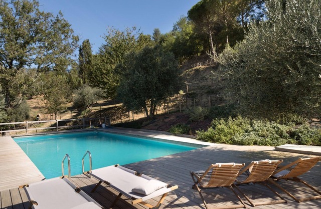 Casa de vacaciones rústica en Pontedera con piscina común