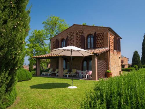 Farmhouse in Tuscany with Pool & Scenic Views