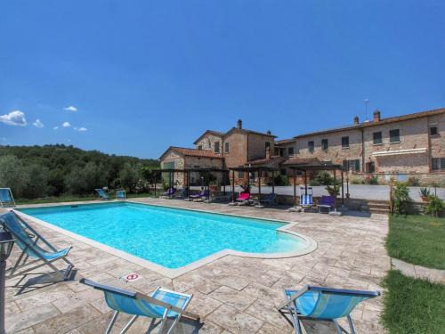 Farmhouse in Tuscany with Pool & Scenic Views