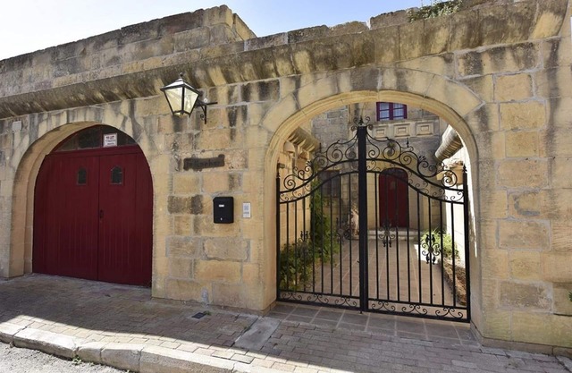 Casa de campo ubicada en el encantador pueblo de Xaghra con impresionantes vistas