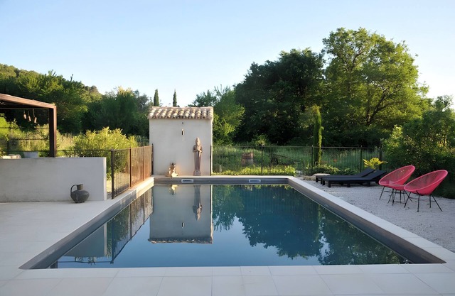 Masía 'Mas Boho - Siglo XVI Ecléctico' con vistas a la montaña, piscina privada y Wi-Fi