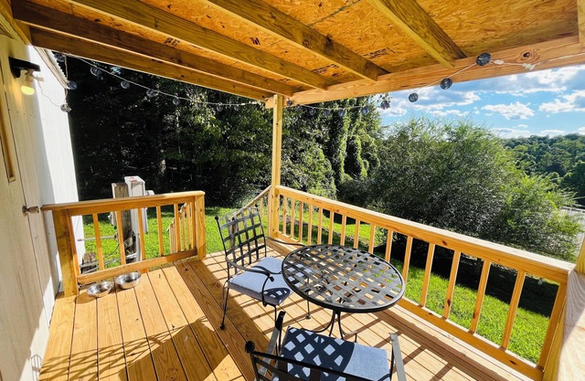 Farmhouse mobile home with Wi-Fi, AC in lovely Dayton