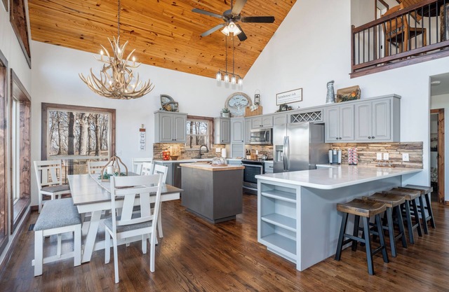 Farmhouse on 160 Acres | Stocked Lakes | Firepit | Trails | 30 minutes to Tulsa