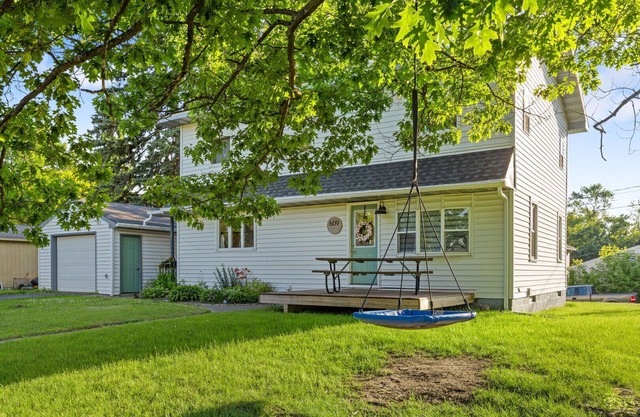 Farmhouse on Oak, 12 min. to Jay Cooke!