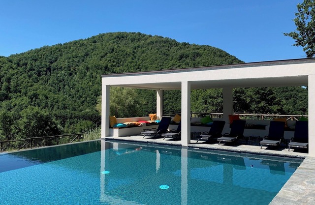 Casa de campo "Parulia Country House - Estia" con piscina compartida, terraza compartida y Wi-Fi