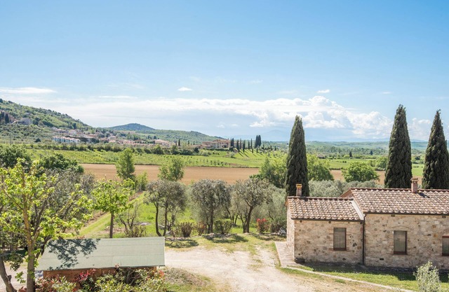 Agroturismo 'Podere Del Pereto Bio- 201' con piscina compartida, terraza privada y Wi-Fi