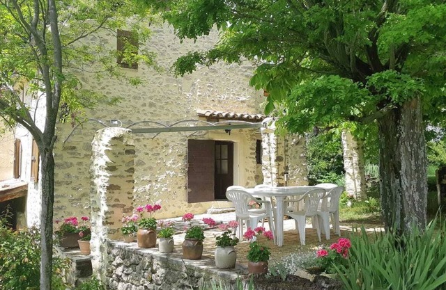 Piscina casa de campo provenzal