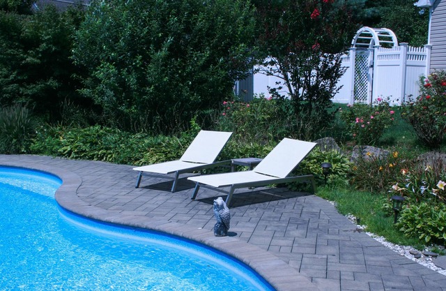 Farmhouse Retreat: Saltwater Pool, Access to Beach