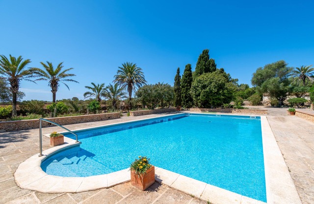 Agroturismo 'Sa Bassa Crua 1' con piscina compartida, terraza privada y Wi-Fi