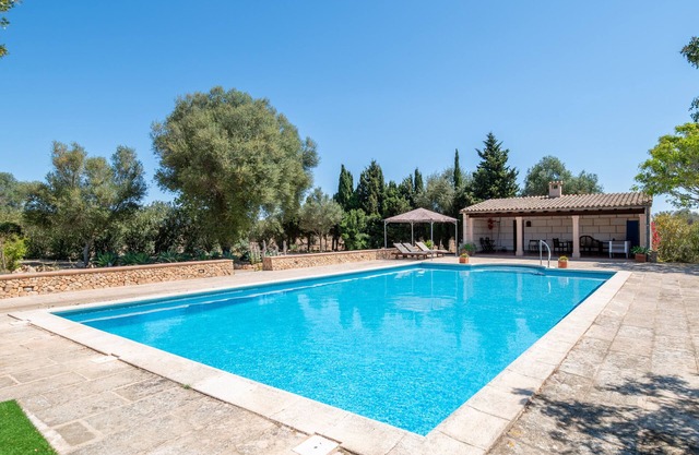 Agroturismo 'Sa Bassa Crua 3' con piscina compartida, terraza privada y Wi-Fi